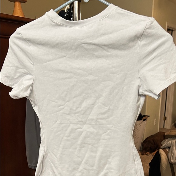 SKIMS White Short Sleeve Tee - Picture 4 of 4